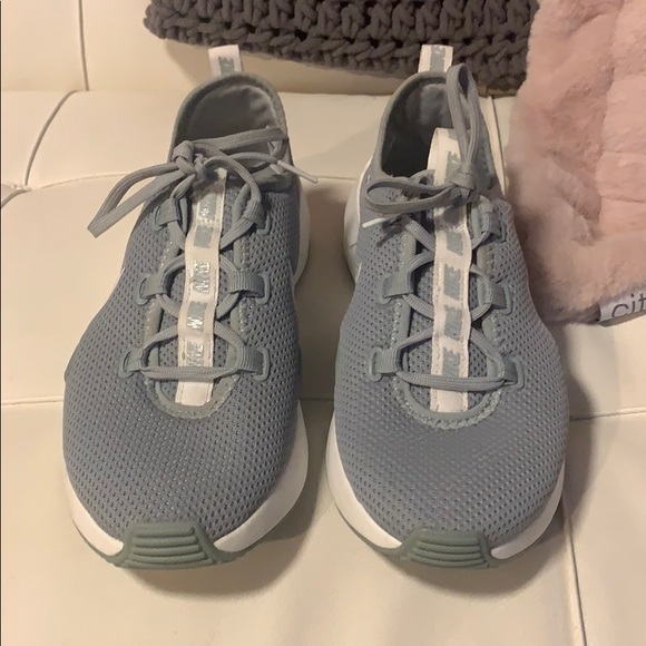 Nike running shoes - Picture 2 of 4